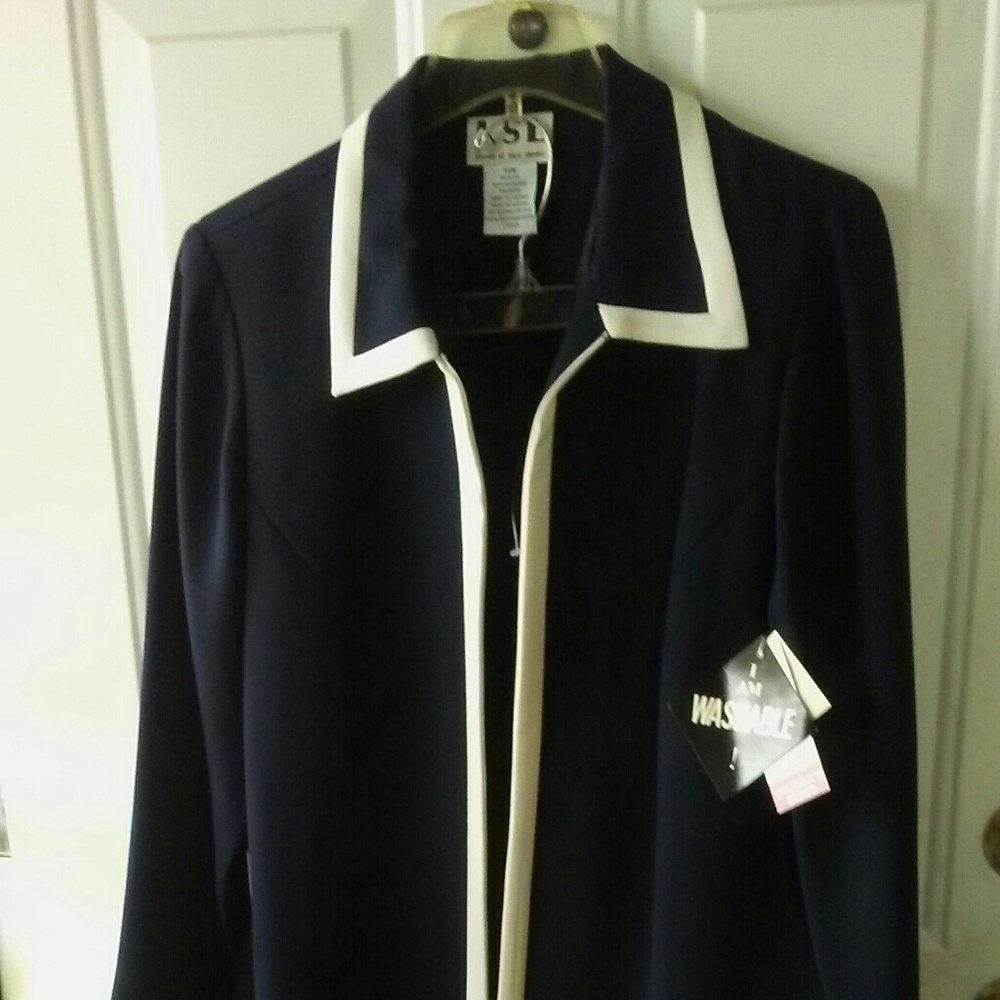 Two-piece women pants suit