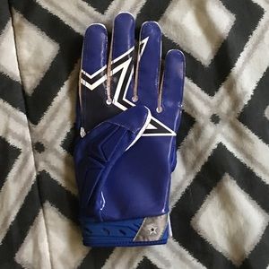 Game worn Jason Witten Nike Football glove.