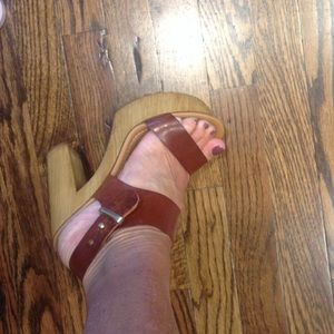 Steve Madden Sandals/Shoes size 7B saddle, brown