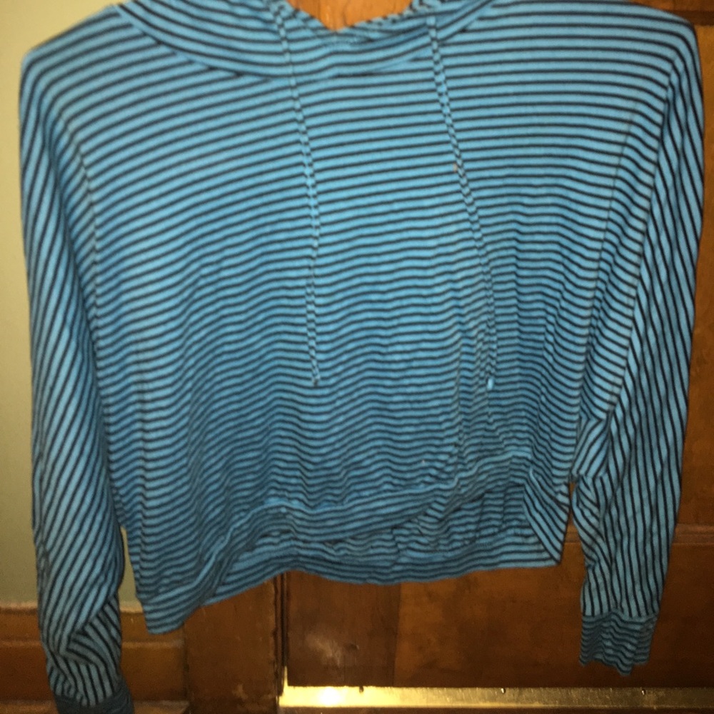 Women's Long Sleeve Crop Top With Hood