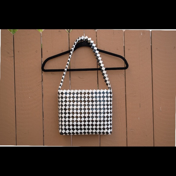 Vintage Black & White woven checkered hand bag - Picture 2 of 4