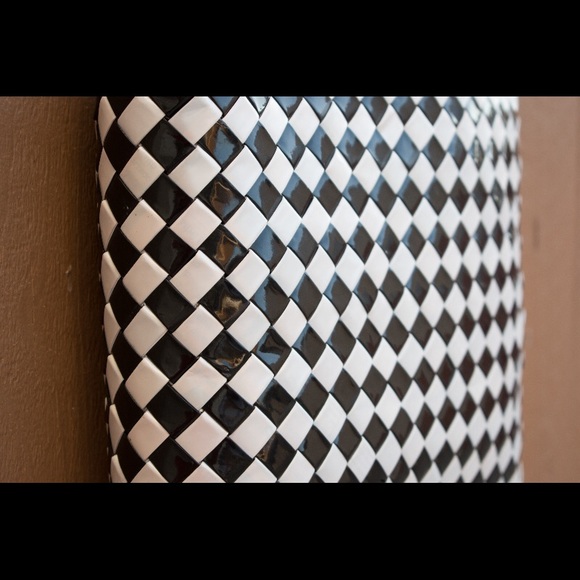 Vintage Black & White woven checkered hand bag - Picture 3 of 4