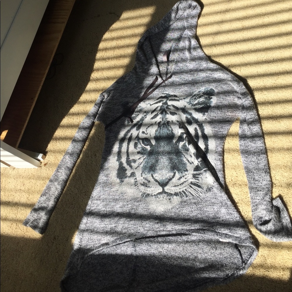 Tiger printed sweater/shirt