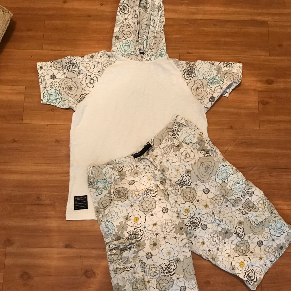 Rocawear Men's hoodie and short matching set