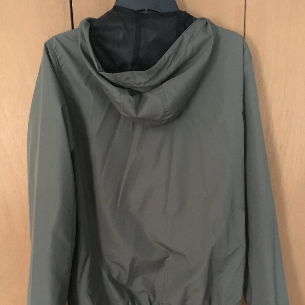 Olive green athletic light jacket! - Picture 2 of 3