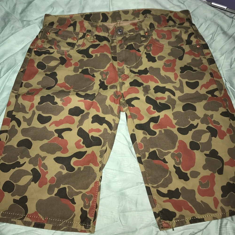 Men's Levi Camo shorts