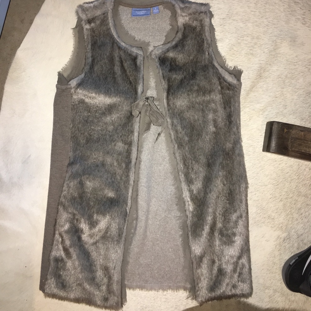 Simply by Vera Wang faux fur vest with pockets!