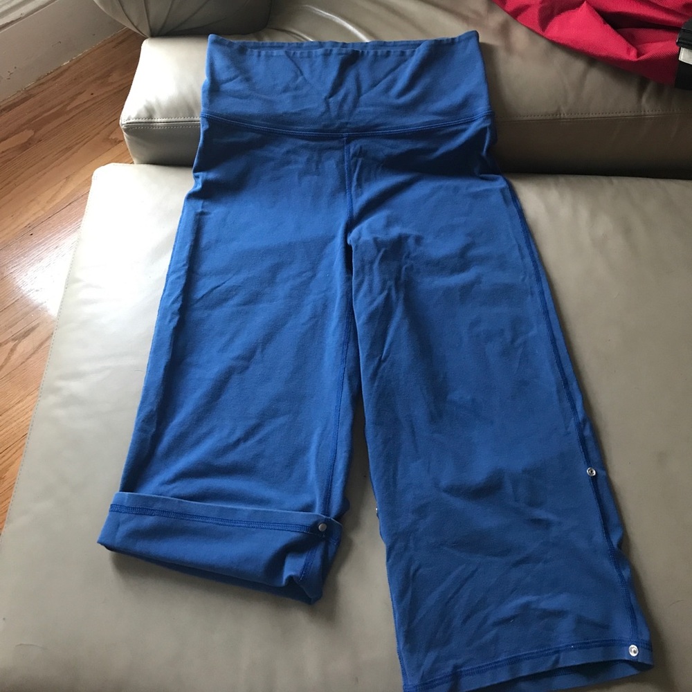 Blue Lululemon button up capris