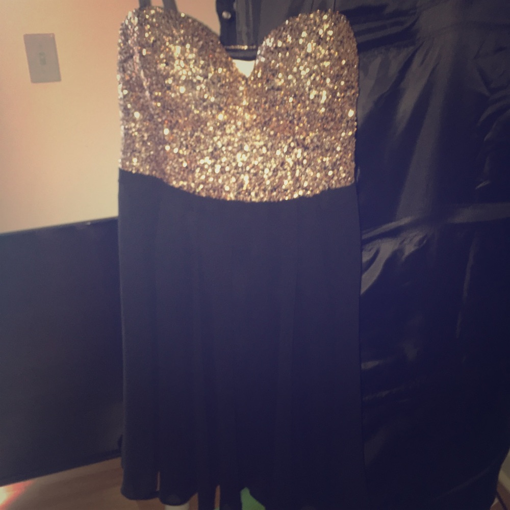 En Cremé sequin Dress