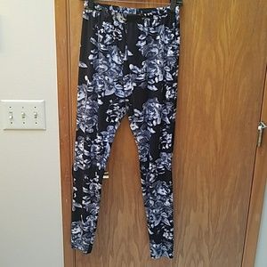 Agnes & Dora XL Black and Grey leggings EUC