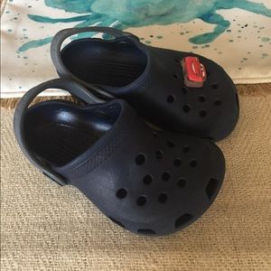 Toddler crocs size 6-7 navy blue