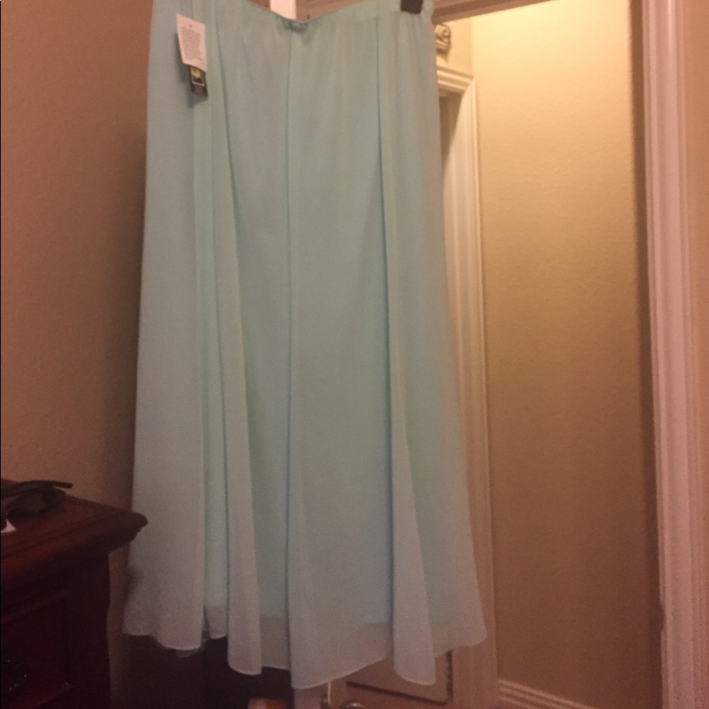 Fresh mint colored dress suit!!! Gorgeous 💝