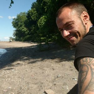 Meet your Posher, Dennis