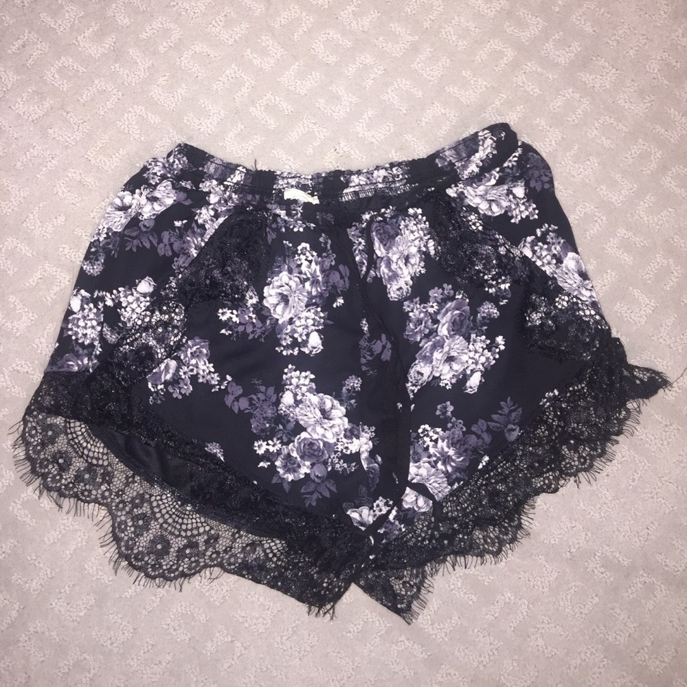 Floral Pattern Shorts with lace