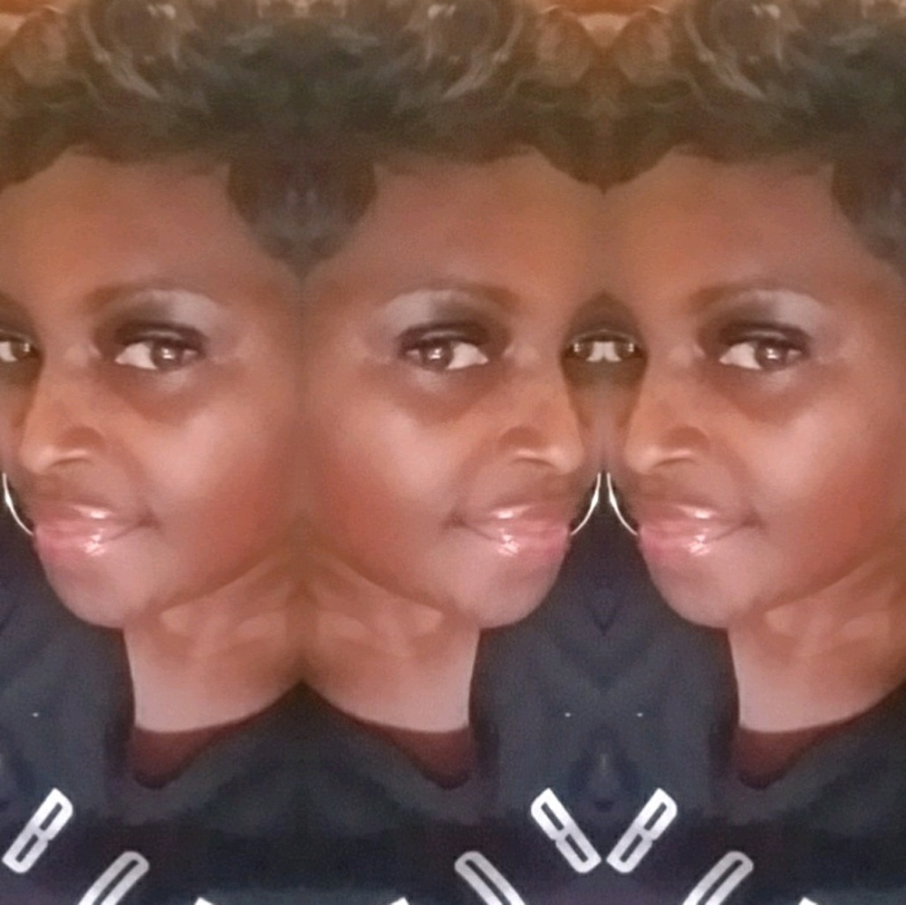 Meet your Posher, Eva