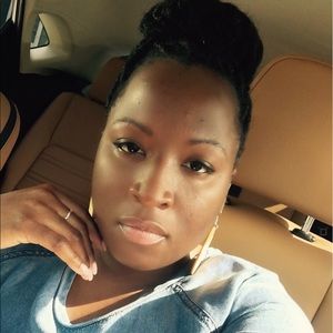 Meet your Posher, Ebony