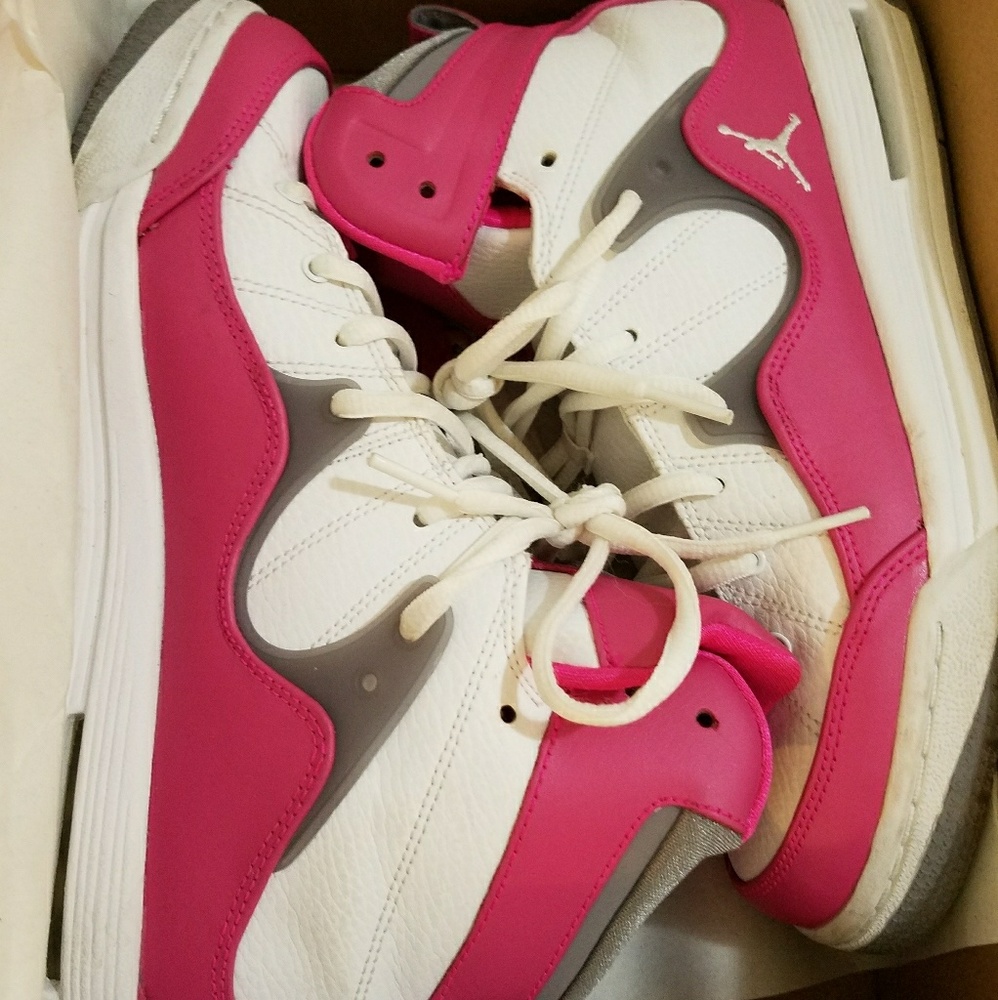 Girls jordan flight TR 97 size 7