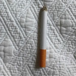 Costume Cigarette