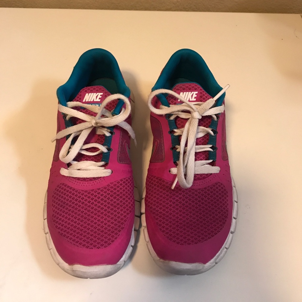 Nike free runs - Picture 2 of 4