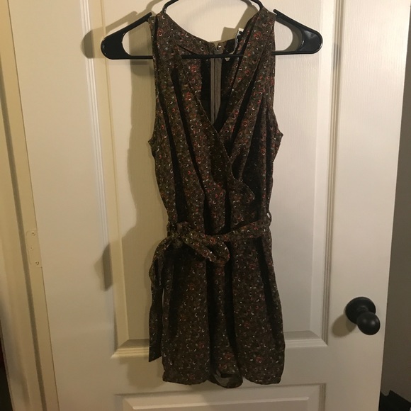 Size 2 romper! - Picture 1 of 1