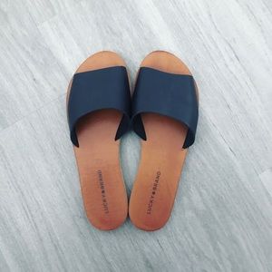 Lucky Brand - Dorian Flat Sandal