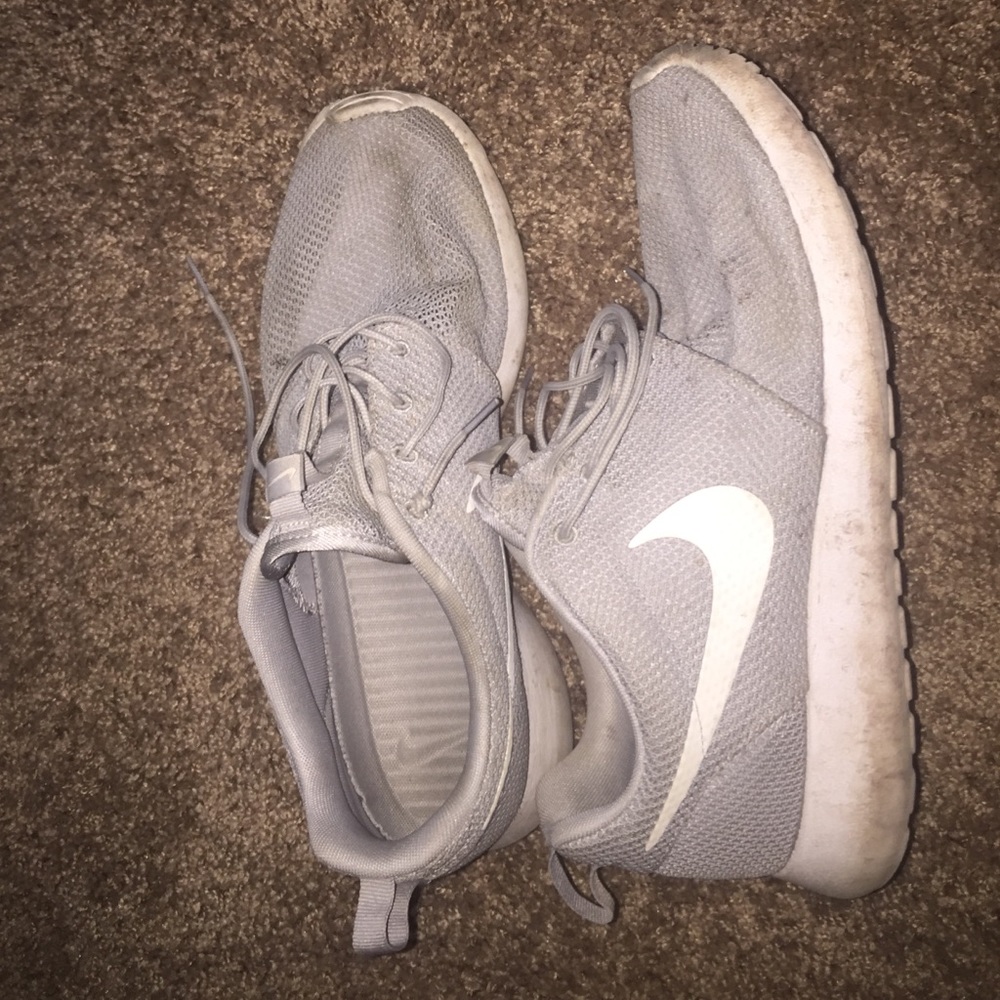 Older Nike Roshe