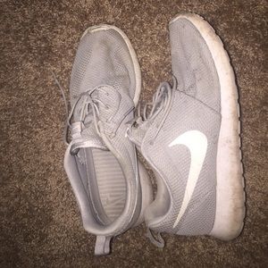 Older Nike Roshe