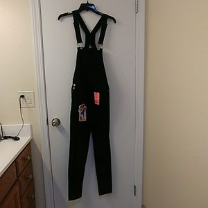 💰SOLD 💰PRICE LOWERED!! NWT Black Denim Overalls