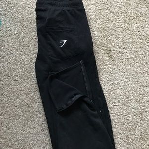 Gymshark sweatpants with drawstring and pockets.