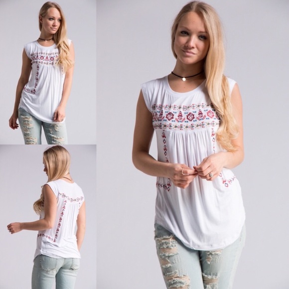 Embroidered cap sleeve top - Picture 3 of 8