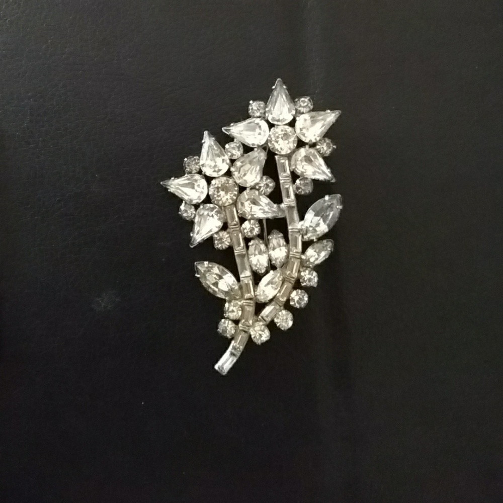 Flower brooch