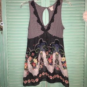 Super cute Daytrip top