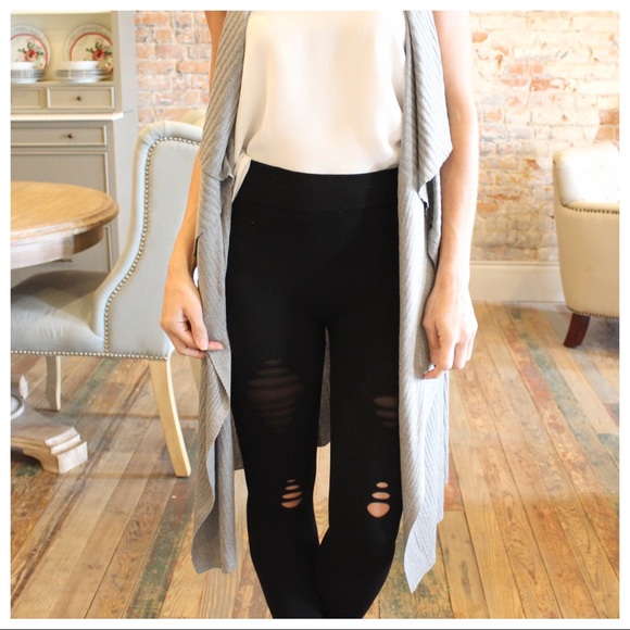 ✨LAST ONE ✨Black distressed leggings - Picture 4 of 6