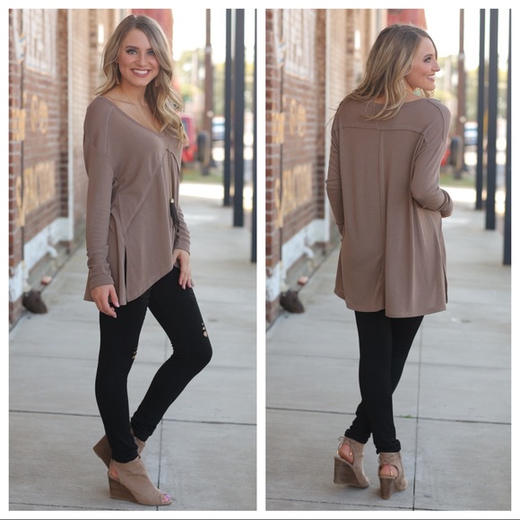 ✨LAST ONE ✨Black distressed leggings - Picture 2 of 6