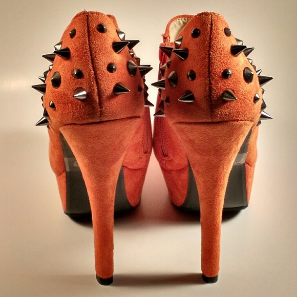 Shoes - ORANGE BOOTIES