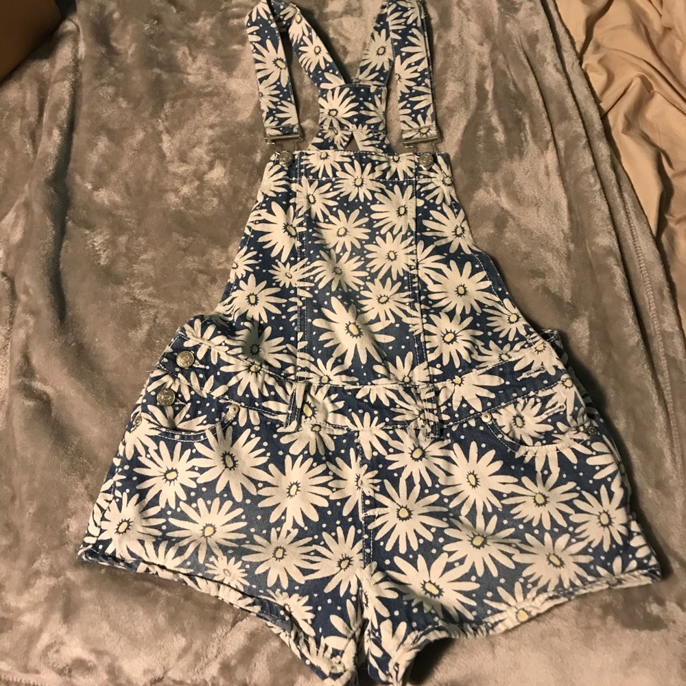 Daisy print overalls
