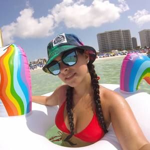 Meet your Posher, Emily