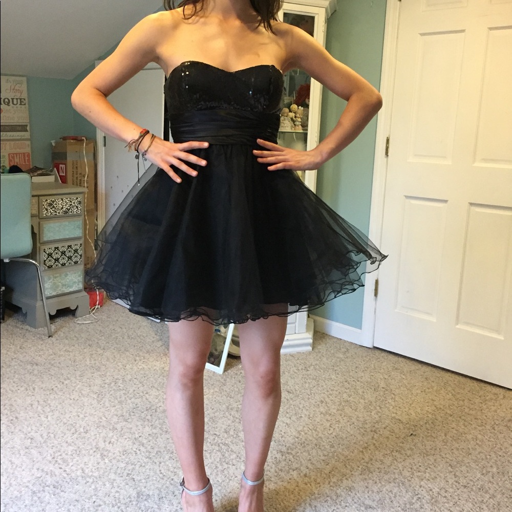 Sequince on top sweetheart neckline, poofy bottom