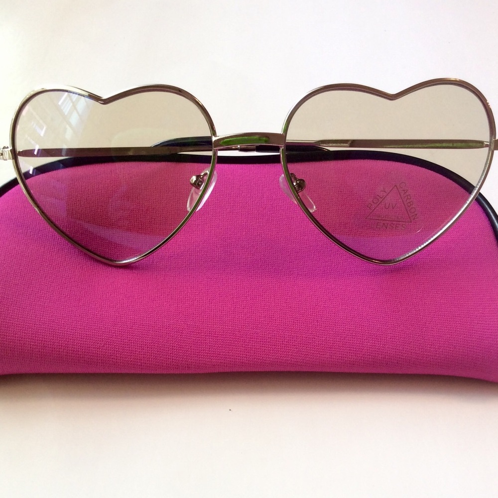 NEW 💖Heart Shaped Sunnies💖