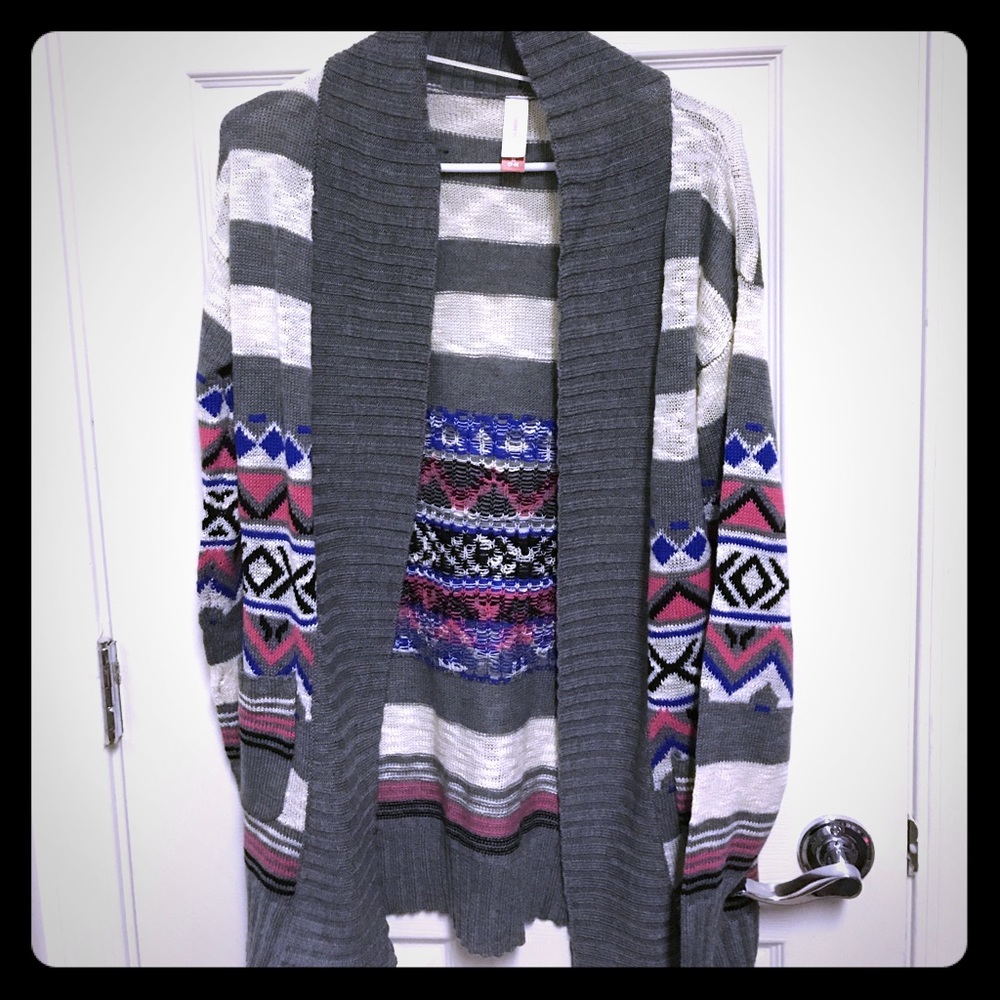 Medium sweater, No boundaries. Like new