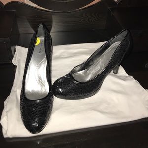 Tahari Heels