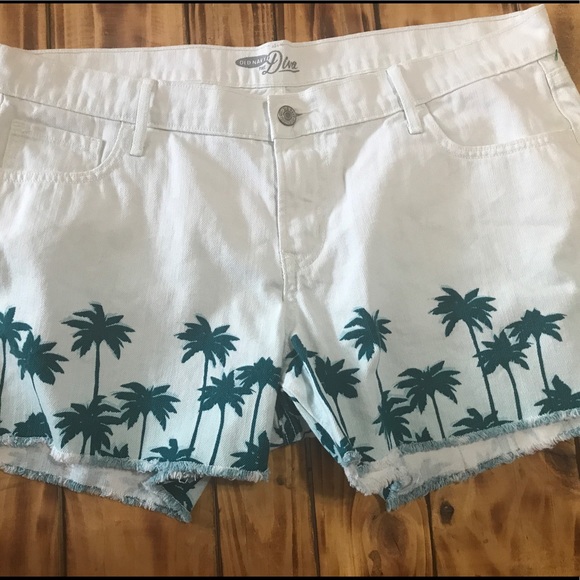 Old Navy Pants - ✅ OLD NAVY DIVA SHORTS WITH Palm Trees
