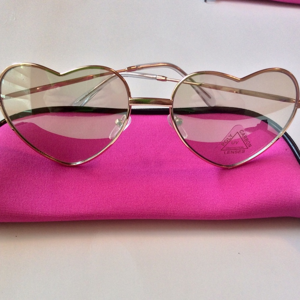 NEW💖Heart Shaped Sunglasses💖