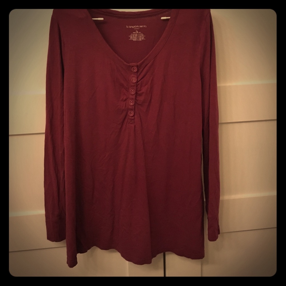 Longsleeve and short sleeve maternity shirts