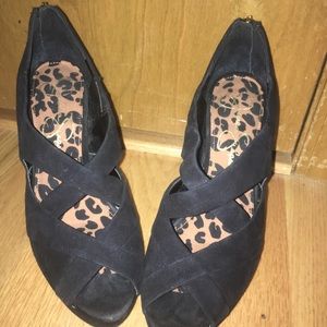 Black open toed wedge