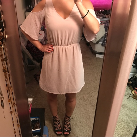 H&M Dresses & Skirts - Open shoulder with sleeves V-neck dress