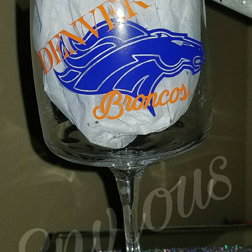 Custom NFL wine glass with Team Charm