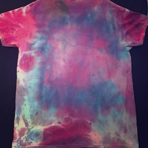 Tyedye shirts, tapestries, beach bum accessories.