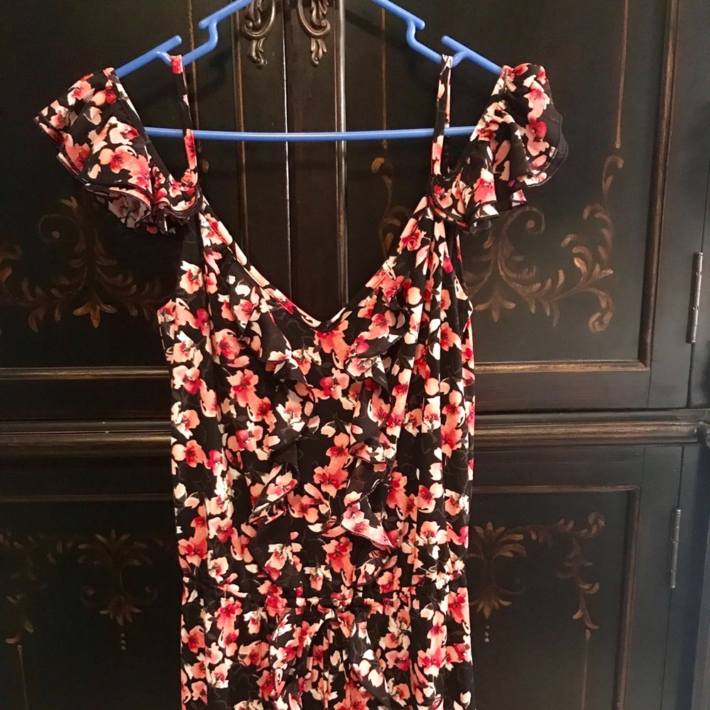 WHITE HOUSE BLACK MARKET COLD SHOULDER DRESS