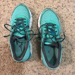 Mizuno women's running shoe